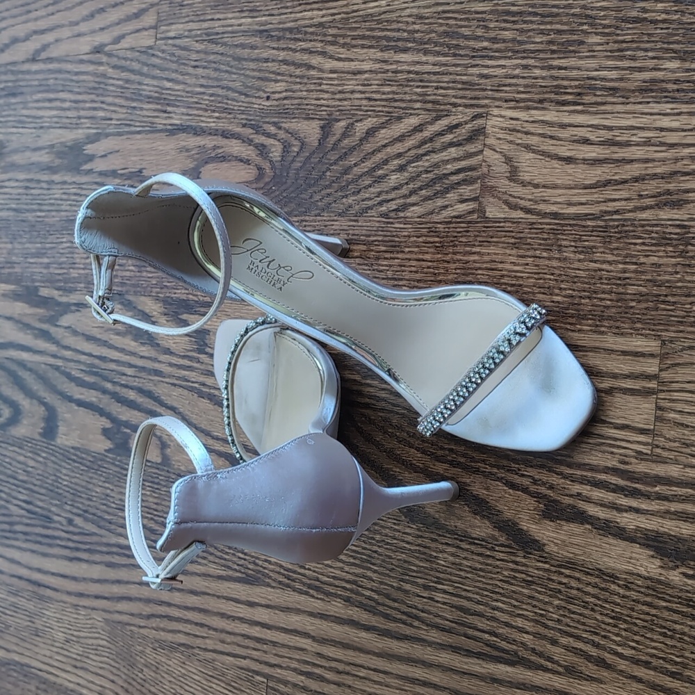 Jewel Badgley Mischka Elegant Beige Heels - Picture 4 of 12